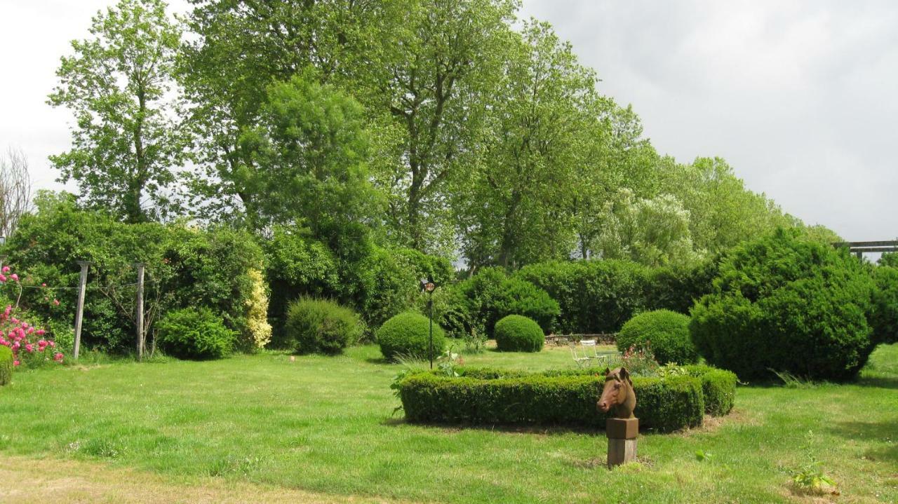 Le Petit Bois Panzió Chateau-la-Valliere Kültér fotó
