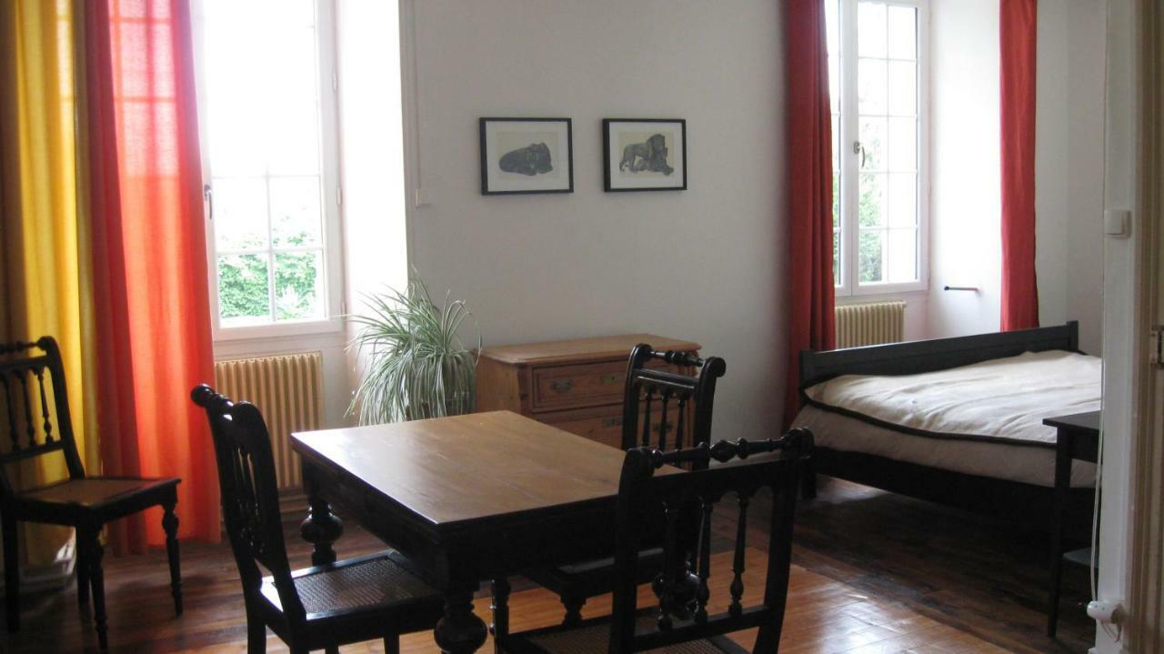 Le Petit Bois Panzió Chateau-la-Valliere Kültér fotó